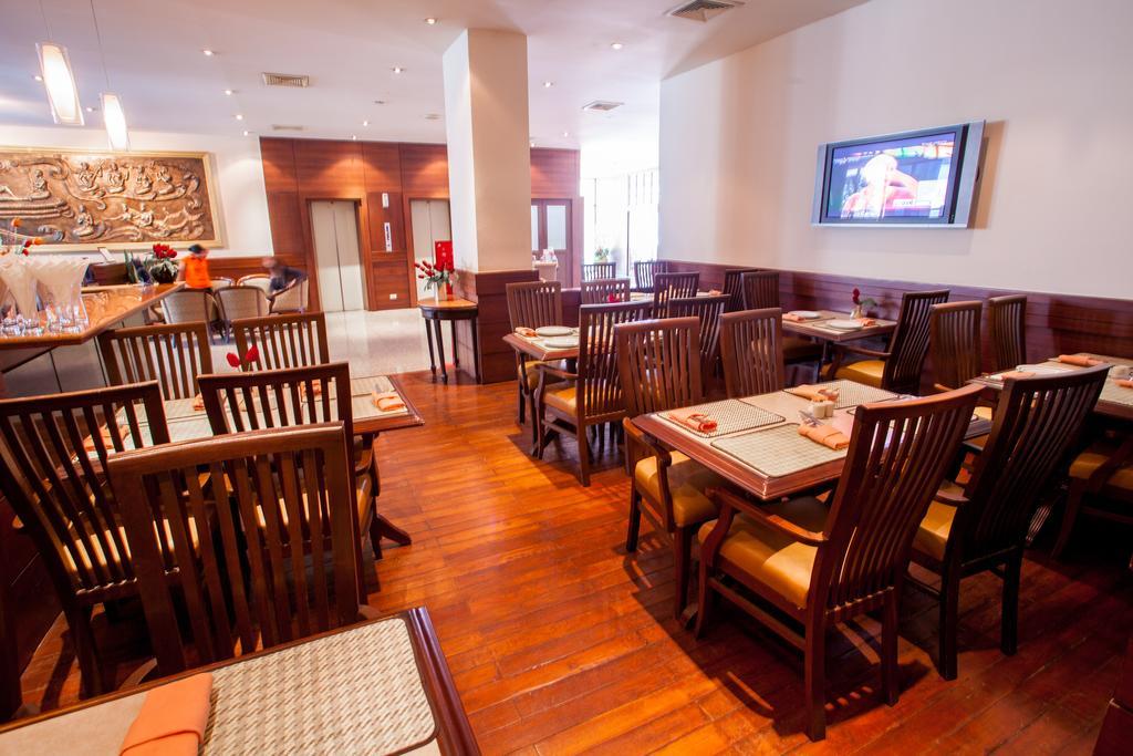 The Euro Grande Hotel Банкок Екстериор снимка