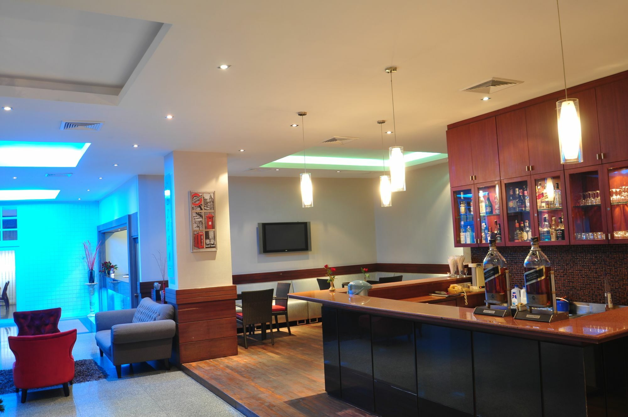 The Euro Grande Hotel Банкок Екстериор снимка