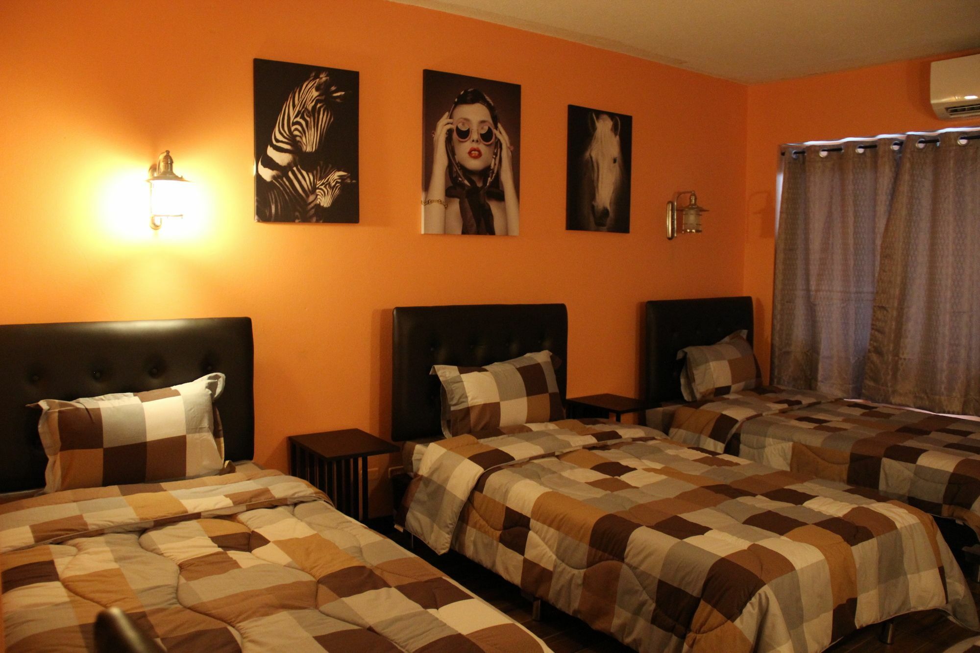 The Euro Grande Hotel Банкок Екстериор снимка