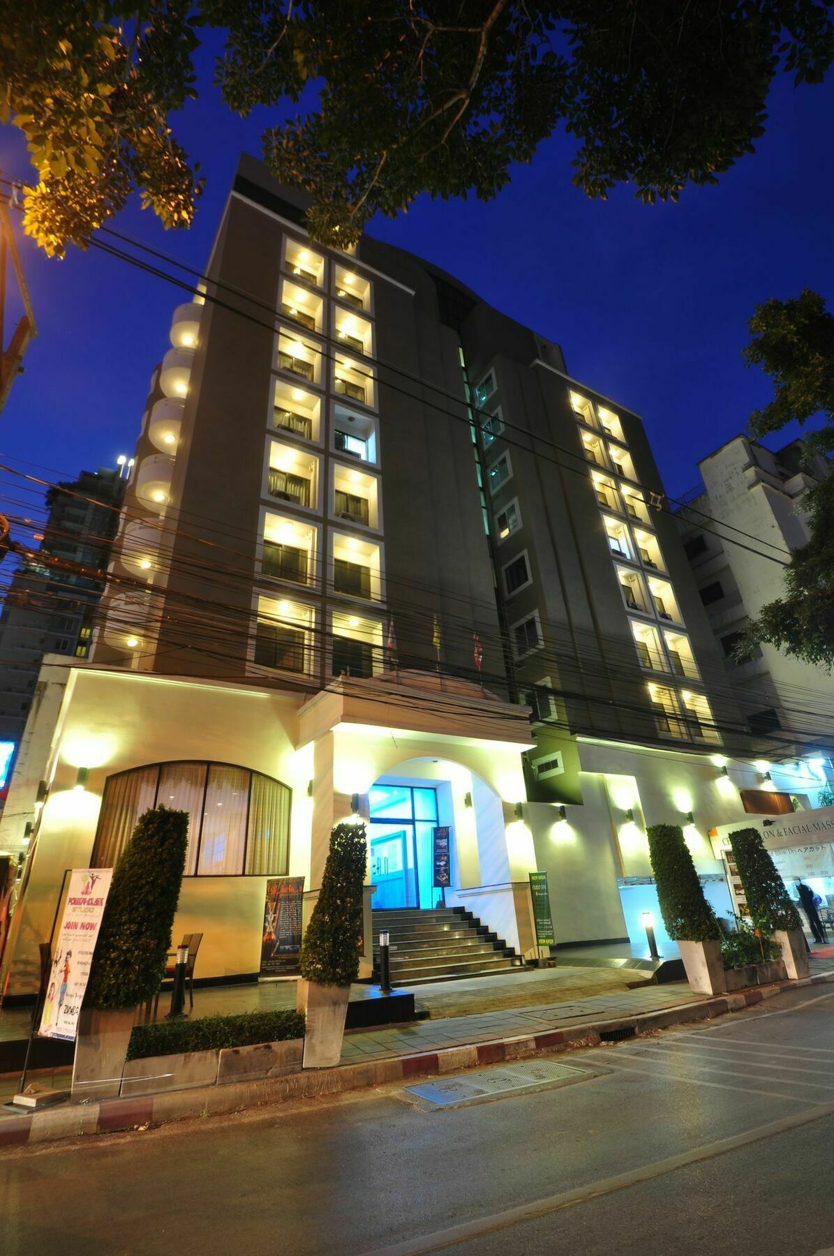 The Euro Grande Hotel Банкок Екстериор снимка