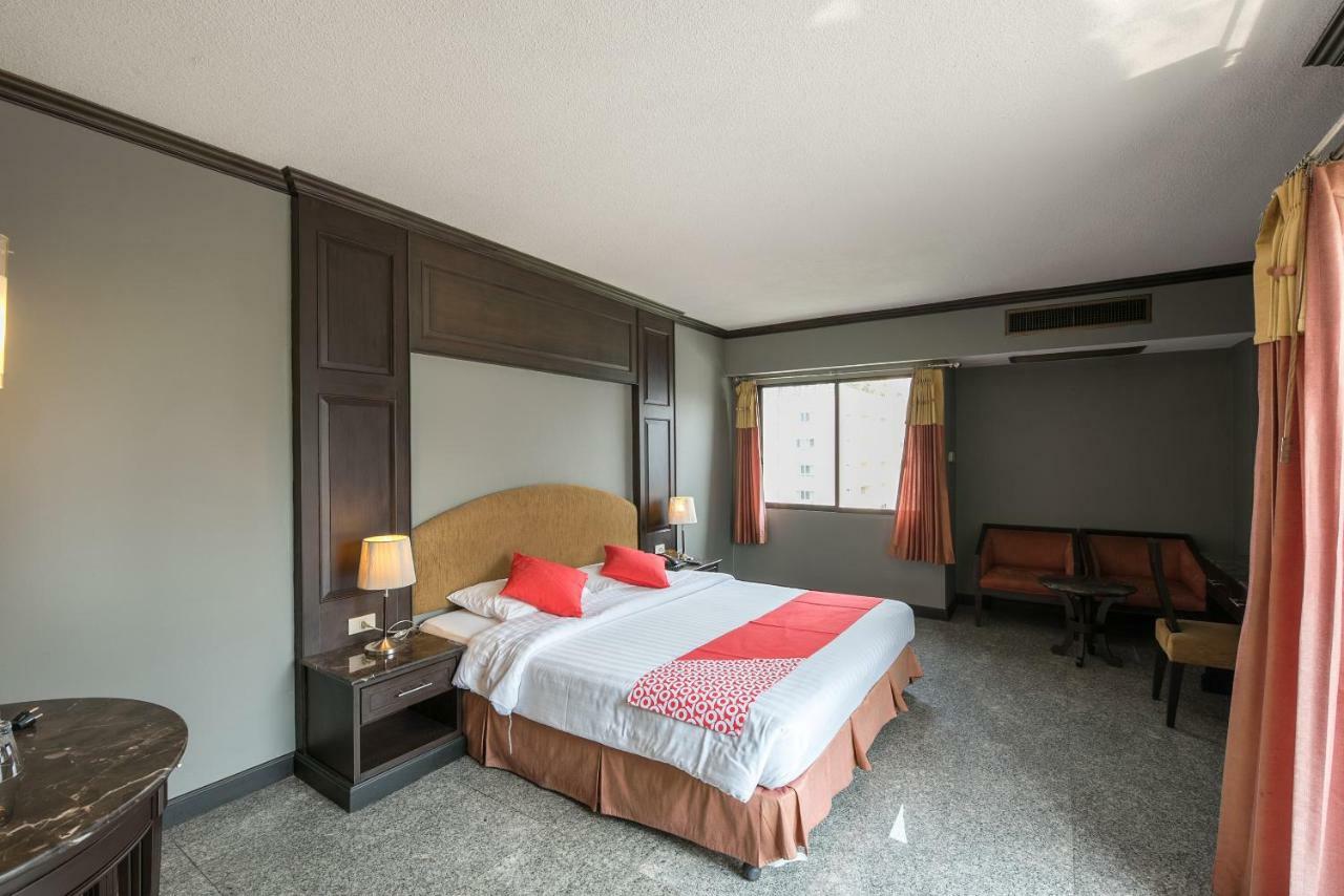 The Euro Grande Hotel Банкок Екстериор снимка