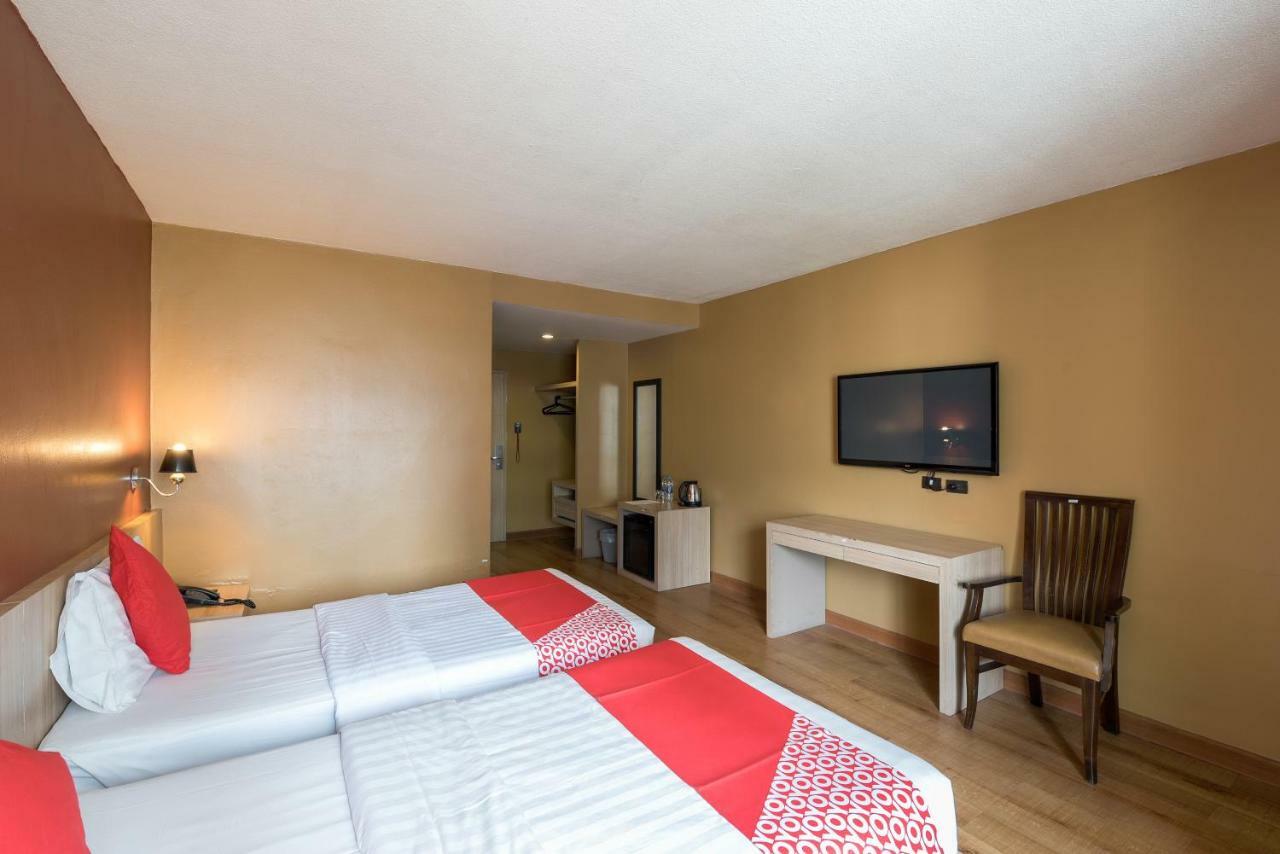 The Euro Grande Hotel Банкок Екстериор снимка