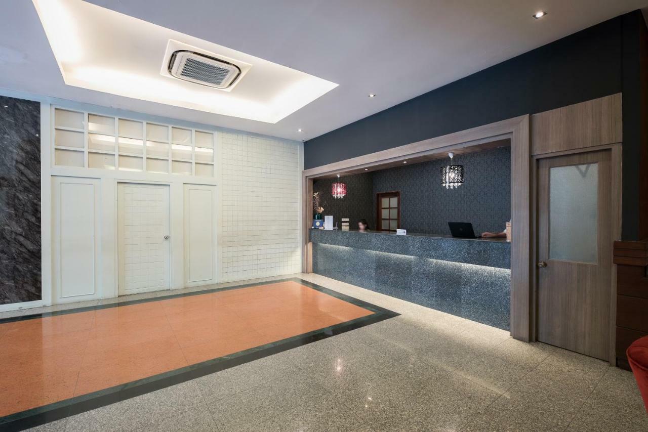 The Euro Grande Hotel Банкок Екстериор снимка