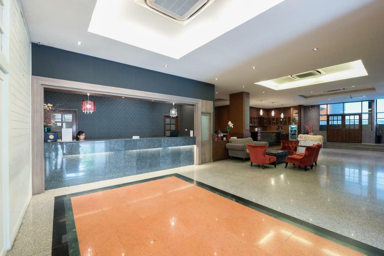 The Euro Grande Hotel Банкок Екстериор снимка
