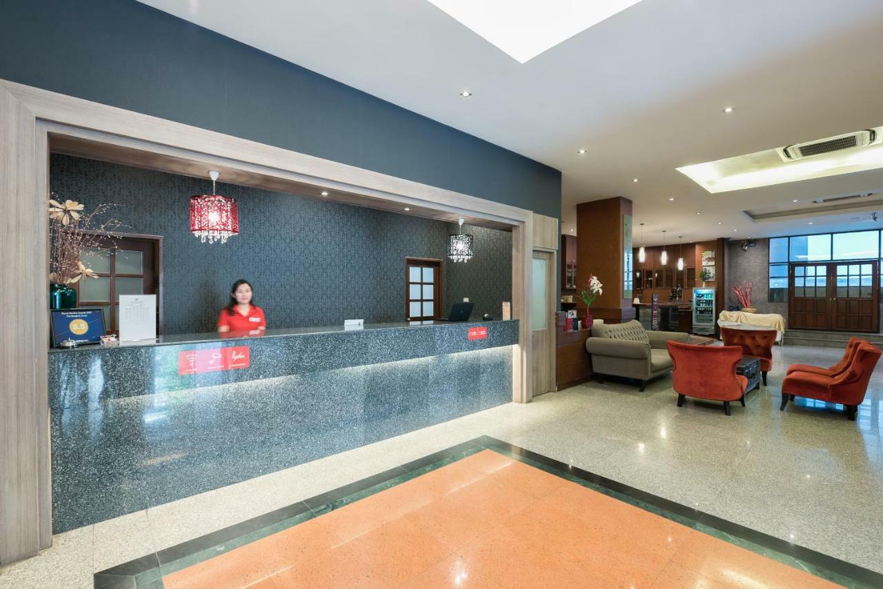 The Euro Grande Hotel Банкок Екстериор снимка