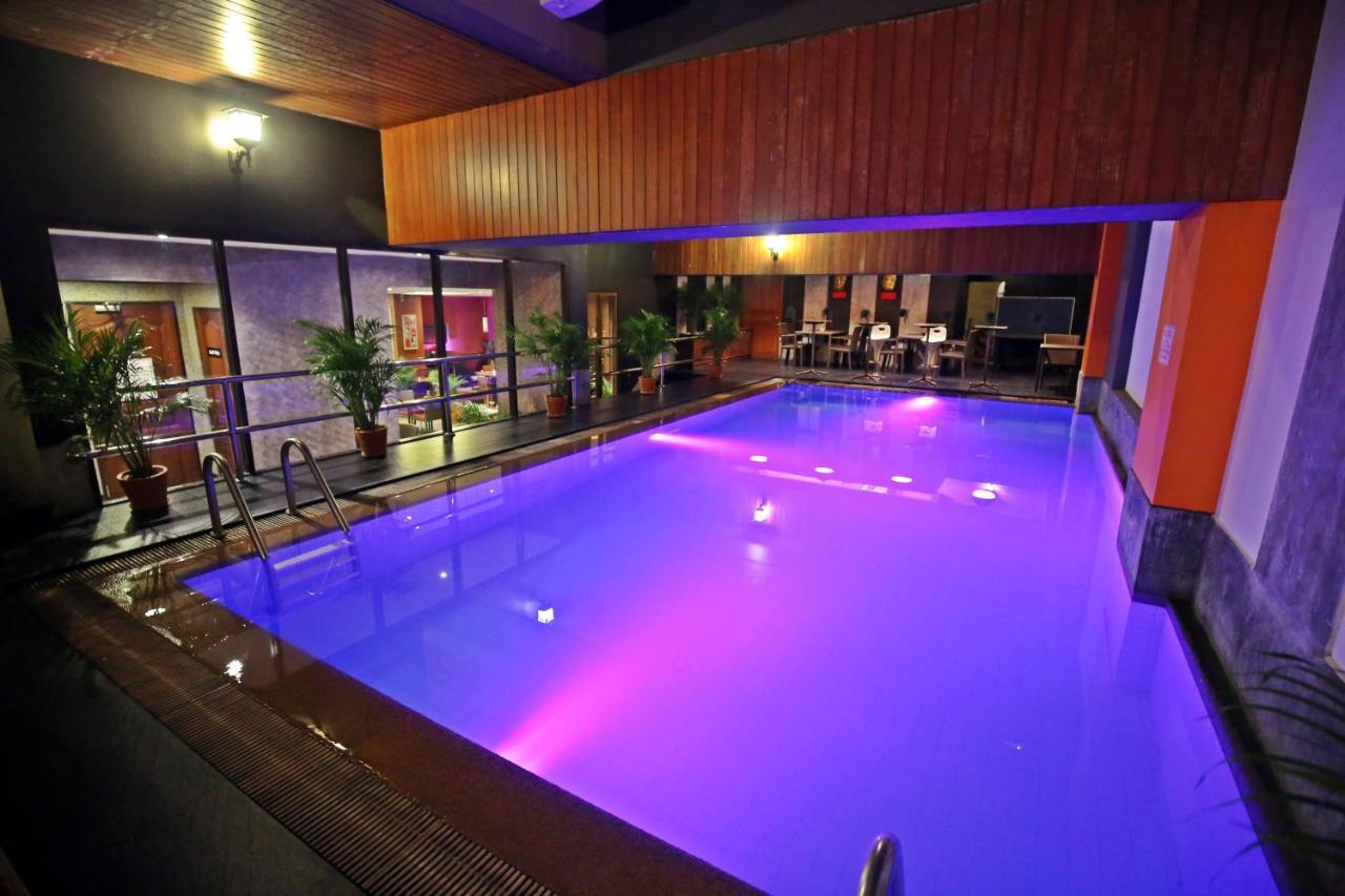 The Euro Grande Hotel Банкок Екстериор снимка